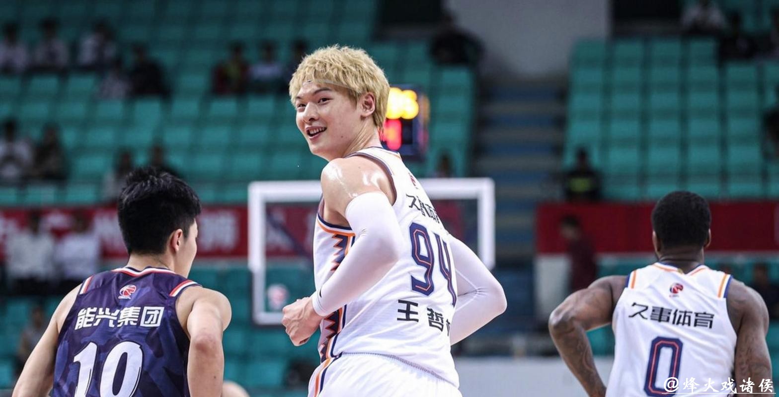 王哲林实现万分里程碑！上海久事男篮主场战胜广州队